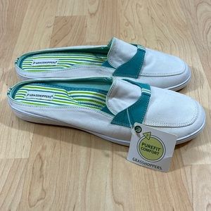 NWT Grasshoppers Womens Size 8 White Canvas Slip On Mule Flat Shoe